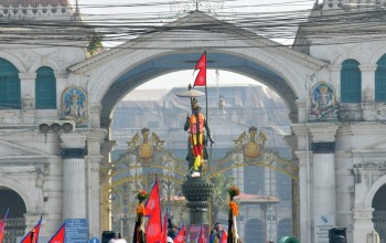 पूर्वराजाले पृथ्वी जयन्तीका अवसरमा  सिंहदरबारस्थित शालिकमा माल्यार्पण गर्ने 